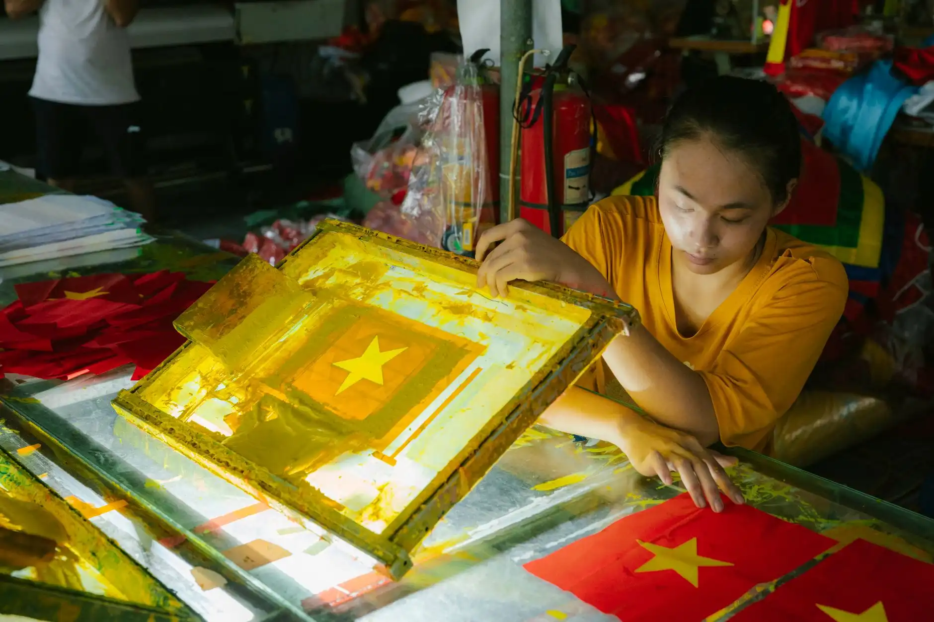 重庆广告制作价格差异探析:喷绘写真、发光字与灯箱的报价逻辑正文配图 1
