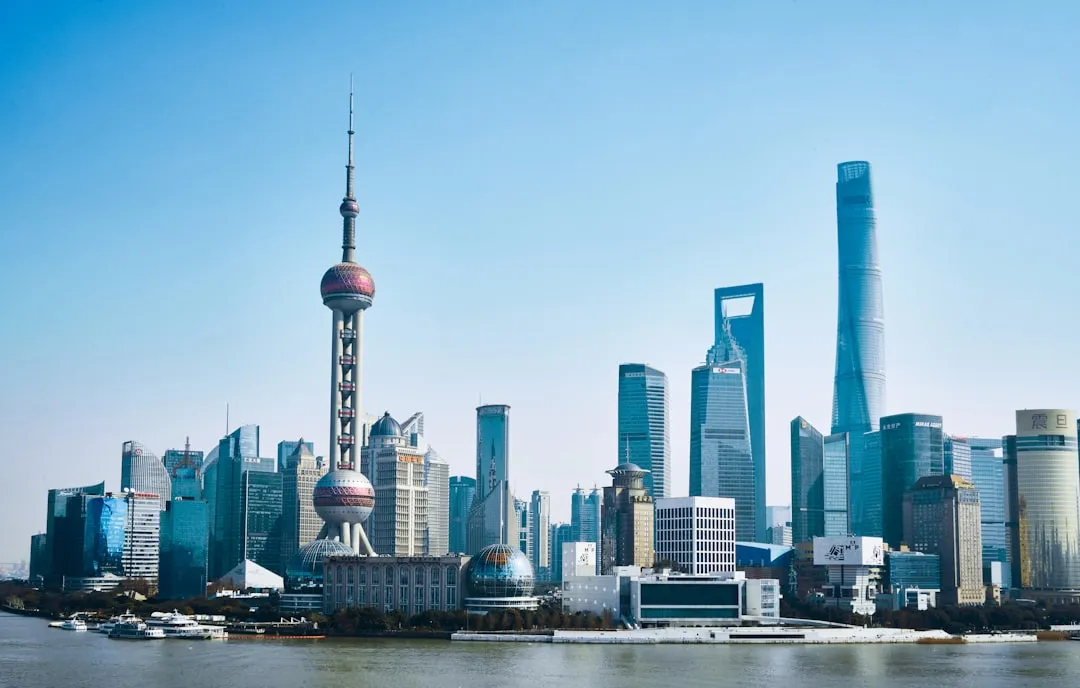 户外喷绘写真与UV打印工艺对比:选型要点与成本分析